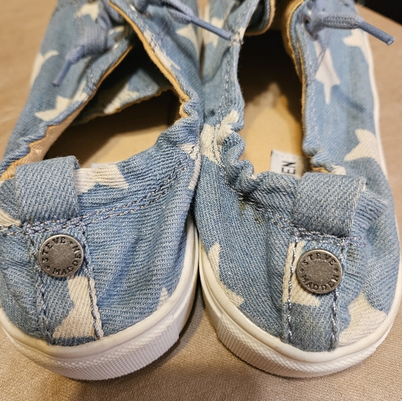 Women's Steve Madden Jane Sneaker Size 7.5 blue denim with stars - Picture 3 of 5